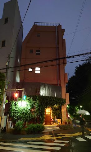 夜の建物